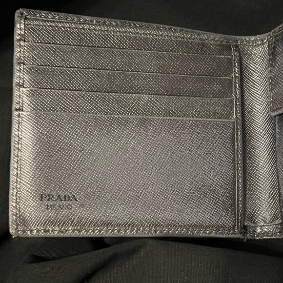 #4743. Prada Men's Safianno Leather Bifold Gunmetal Wallet - Picture 4 of 12